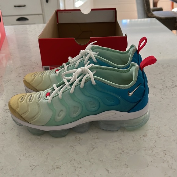 Brand new Nike Air Vapormax Plus. Size woman’s 10 - Picture 3 of 11